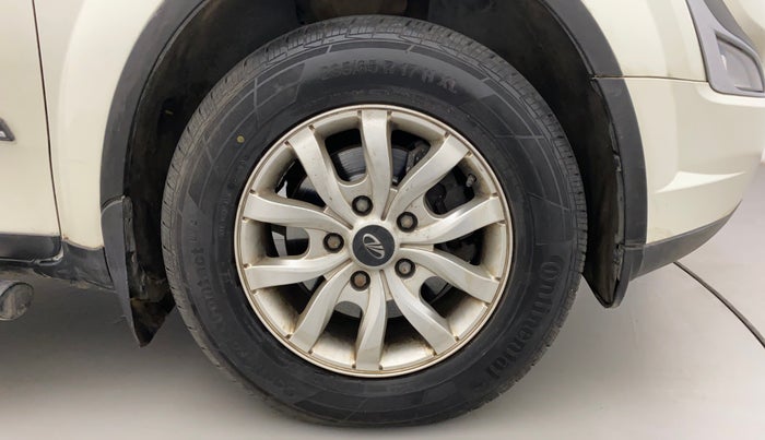 2015 Mahindra XUV500 W10, Diesel, Manual, 1,04,003 km, Right Front Wheel