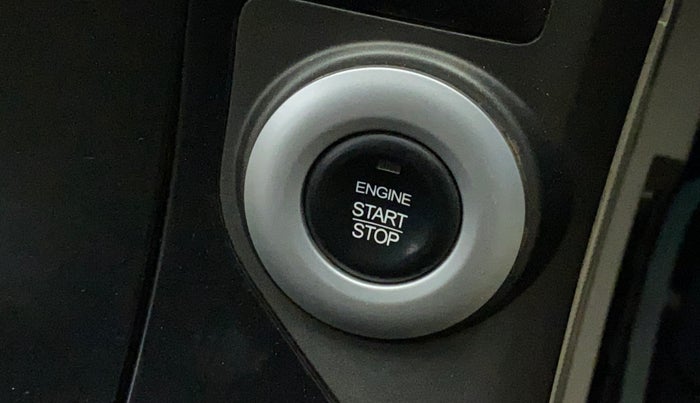 2015 Mahindra XUV500 W10, Diesel, Manual, 1,04,003 km, Keyless Start/ Stop Button