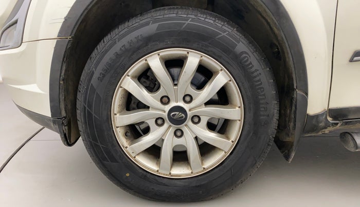 2015 Mahindra XUV500 W10, Diesel, Manual, 1,04,003 km, Left Front Wheel