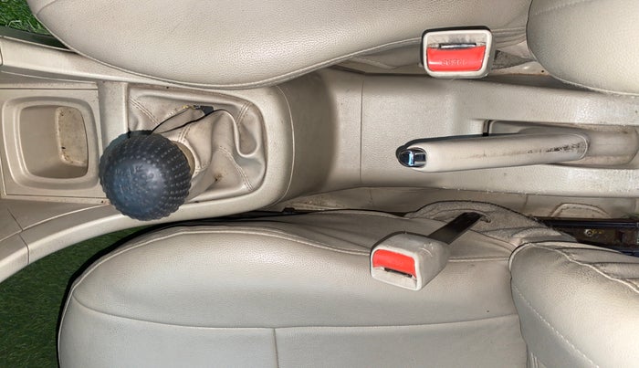 2016 Maruti Ertiga VDI SHVS, Diesel, Manual, 1,07,444 km, Gear Lever