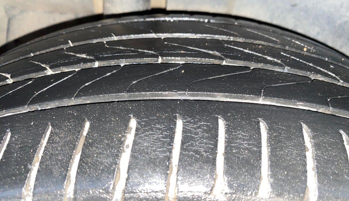 2016 Maruti Ertiga VDI SHVS, Diesel, Manual, 1,07,444 km, Right Rear Tyre Tread