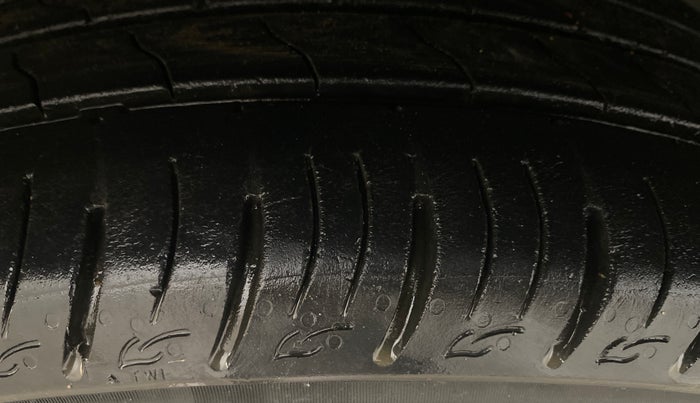 2015 Ford Ecosport TITANIUM 1.5L DIESEL (OPT), Diesel, Manual, 1,09,048 km, Left Front Tyre Tread