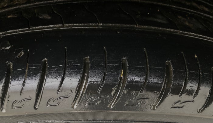 2015 Ford Ecosport TITANIUM 1.5L DIESEL (OPT), Diesel, Manual, 1,09,048 km, Left Rear Tyre Tread