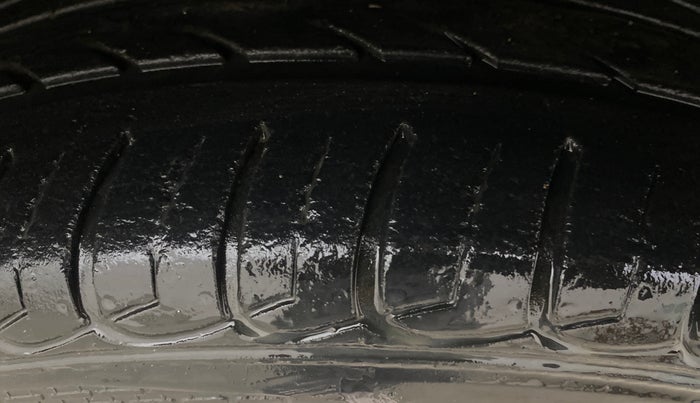 2015 Ford Ecosport TITANIUM 1.5L DIESEL (OPT), Diesel, Manual, 1,09,048 km, Right Front Tyre Tread