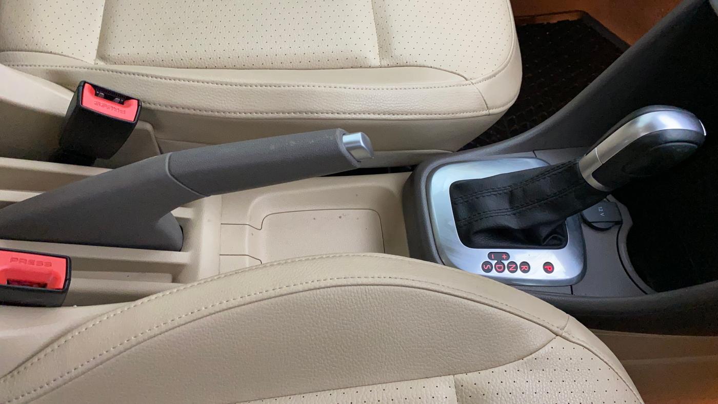 2020 Volkswagen Vento HIGHLINE 1.0L TSI AT, Petrol, Automatic, 36,633 km, Gear Lever