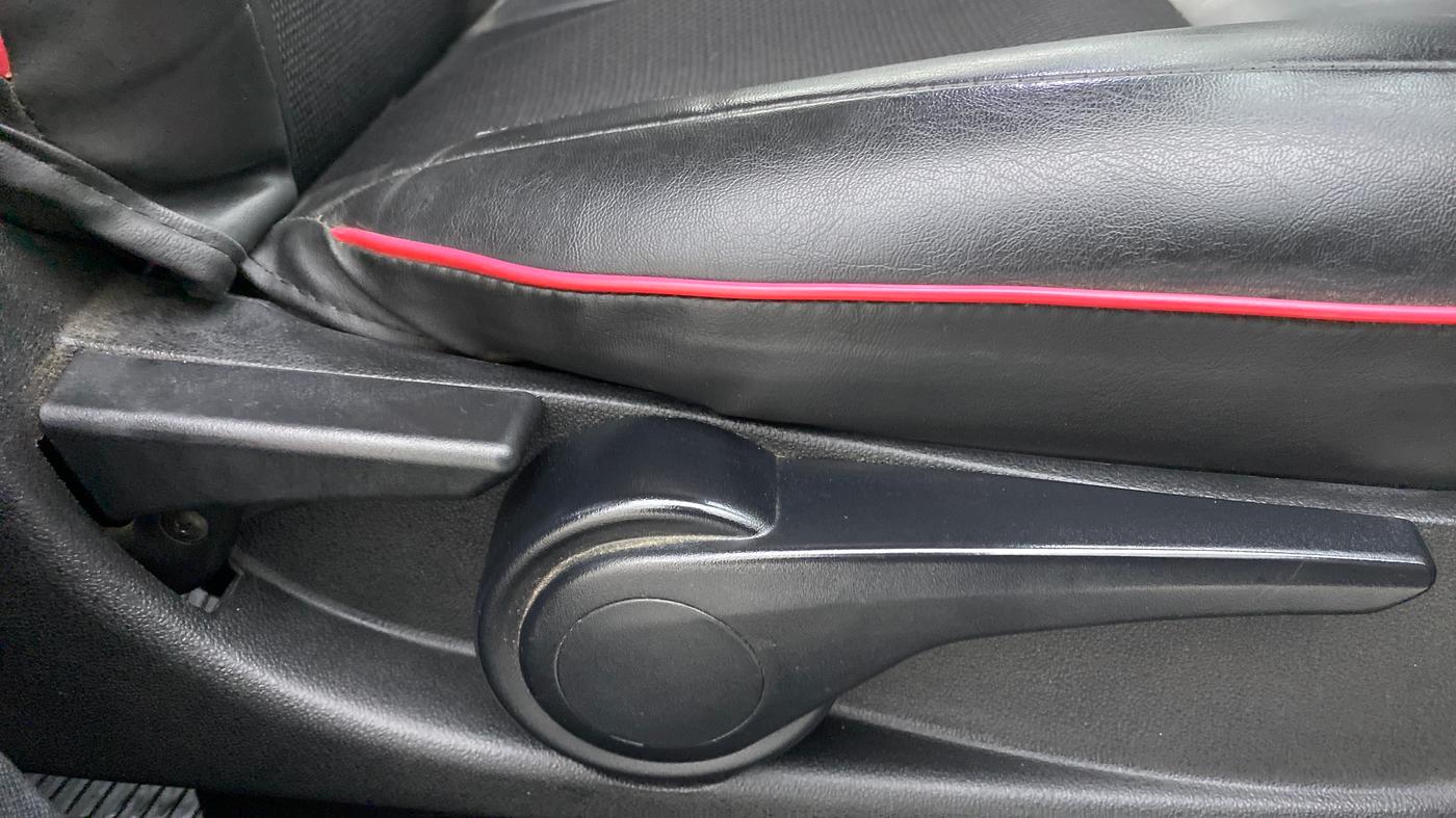 2018 Tata NEXON XZA+ 1.5, Diesel, Automatic, 40,301 km, Driver Side Adjustment Panel