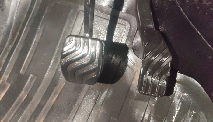 2021 Renault TRIBER RXZ AMT, Petrol, Automatic, 39,816 km, Pedals