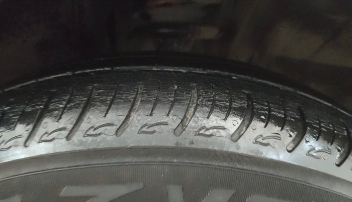 2021 Renault TRIBER RXZ AMT, Petrol, Automatic, 39,816 km, Right Front Tyre Tread