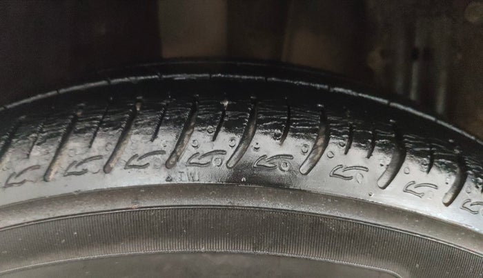 2021 Renault TRIBER RXZ AMT, Petrol, Automatic, 39,816 km, Right Rear Tyre Tread