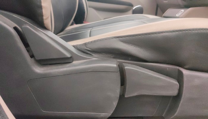 2021 Renault TRIBER RXZ AMT, Petrol, Automatic, 39,816 km, Driver Side Adjustment Panel