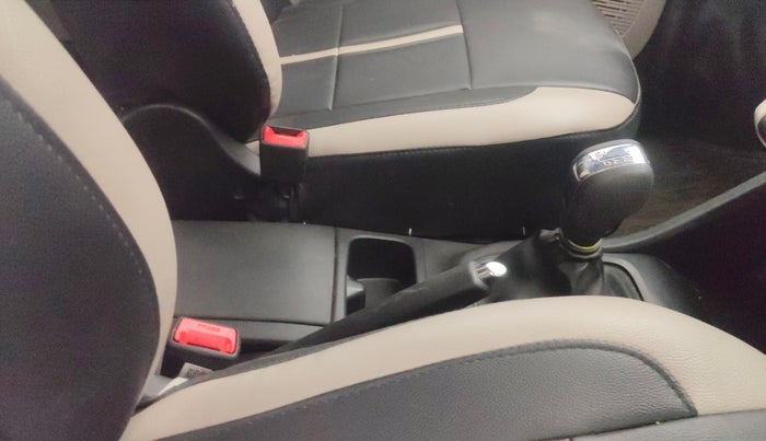 2021 Renault TRIBER RXZ AMT, Petrol, Automatic, 39,816 km, Gear Lever