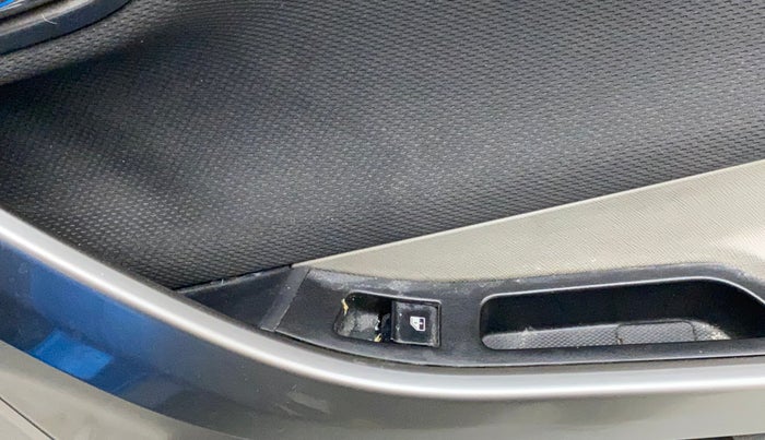 2017 Tata NEXON XZ PLUS PETROL, Petrol, Manual, 27,584 km, Right rear window switch / handle - Switch/handle not functional