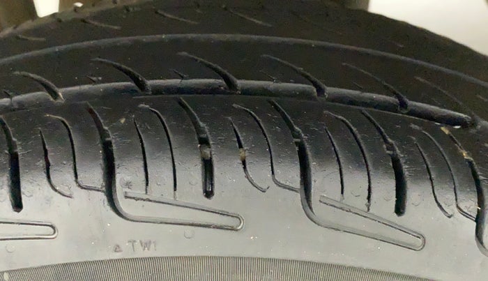 2016 Maruti Alto 800 LXI, Petrol, Manual, 67,999 km, Right Rear Tyre Tread