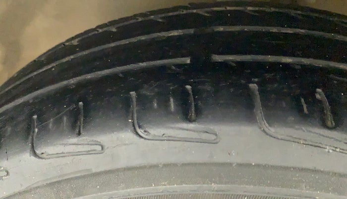 2016 Maruti Alto 800 LXI, Petrol, Manual, 67,999 km, Left Front Tyre Tread