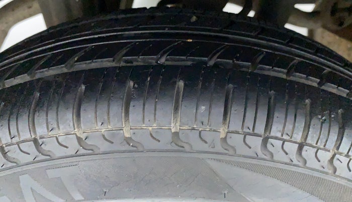 2015 Maruti Alto 800 LXI, Petrol, Manual, 3,309 km, Right Rear Tyre Tread
