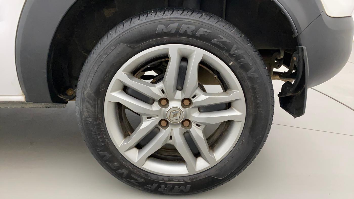 2020 Renault TRIBER RXZ, Petrol, Manual, 28,737 km, Left Rear Wheel