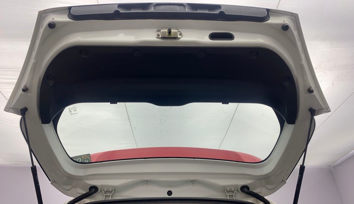 2016 Maruti Swift VXI, Petrol, Manual, 46,950 km, Boot Door Open