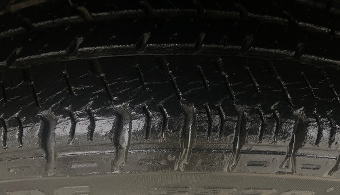 2015 Maruti Alto K10 VXI, Petrol, Manual, 37,017 km, Left Front Tyre Tread