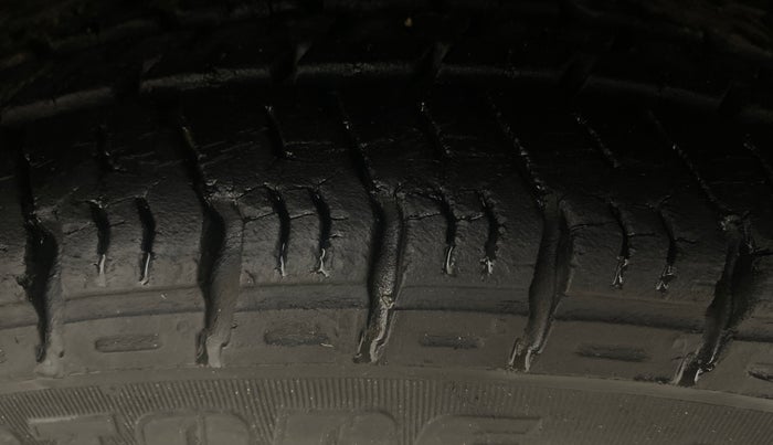 2015 Maruti Alto K10 VXI, Petrol, Manual, 37,017 km, Right Front Tyre Tread