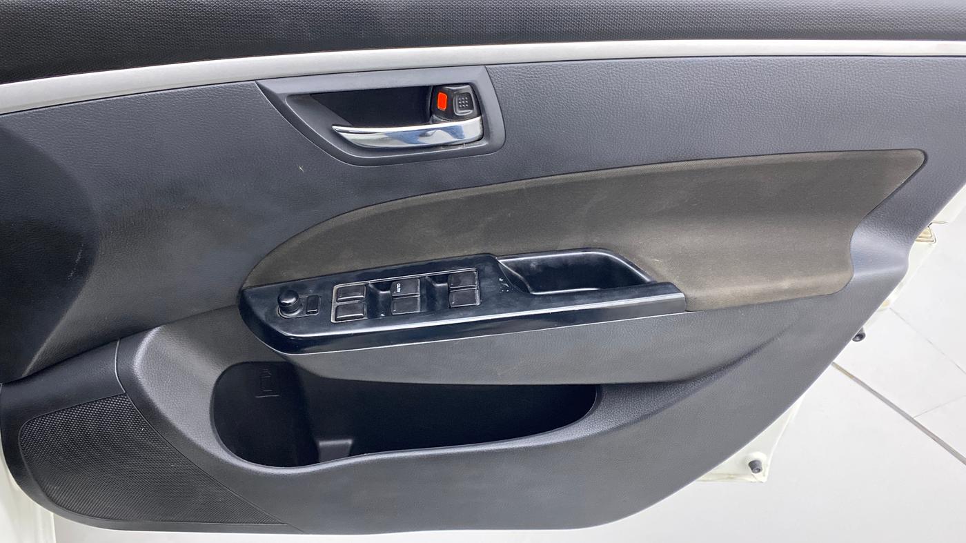 2017 Maruti Swift VXI D, CNG, Manual, 92,243 km, Driver Side Door Panels Control