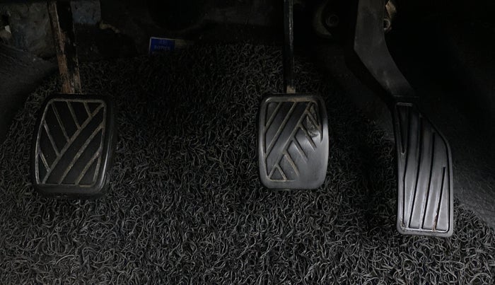 2017 Maruti Swift VXI D, CNG, Manual, 92,243 km, Pedals