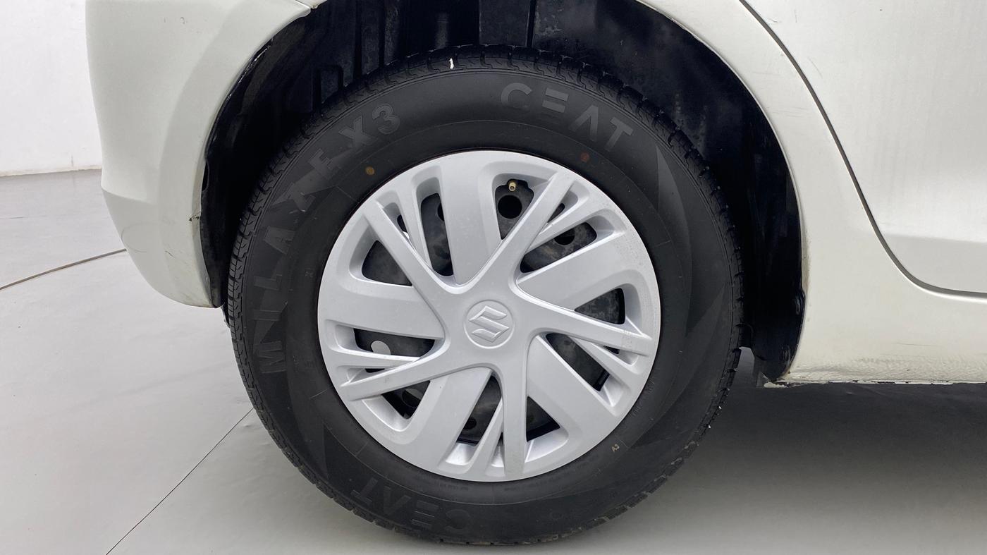 2017 Maruti Swift VXI D, CNG, Manual, 92,243 km, Right Rear Wheel