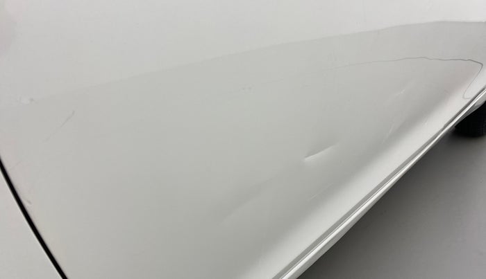 2017 Maruti Swift VXI D, CNG, Manual, 92,243 km, Front passenger door - Slightly dented