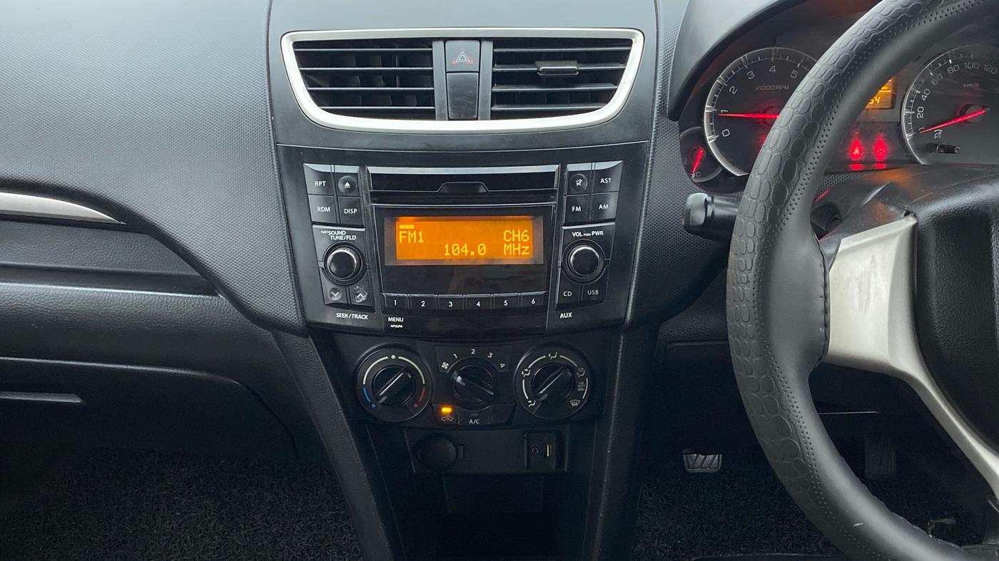 2017 Maruti Swift VXI D, CNG, Manual, 92,243 km, Air Conditioner
