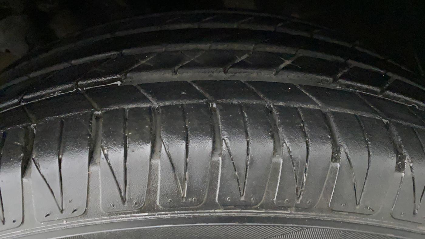 2021 KIA SONET HTK+ 1.5 D AT, Diesel, Automatic, 32,686 km, Left Front Tyre Tread