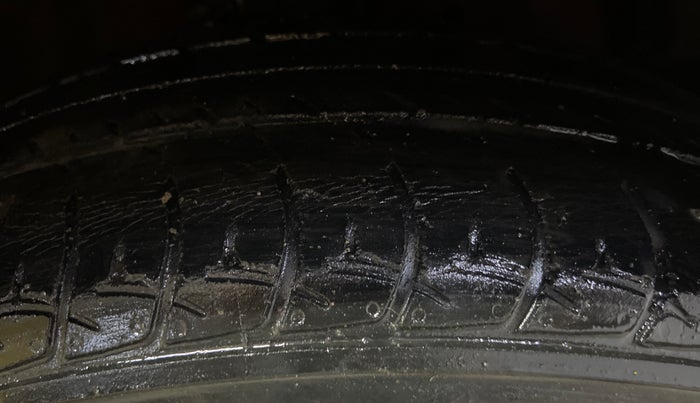 2016 Maruti Celerio VXI, Petrol, Manual, 80,217 km, Right Front Tyre Tread
