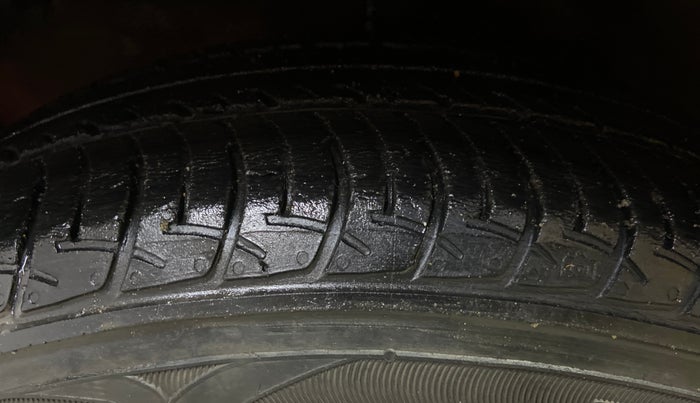 2016 Maruti Celerio VXI, Petrol, Manual, 80,217 km, Left Front Tyre Tread