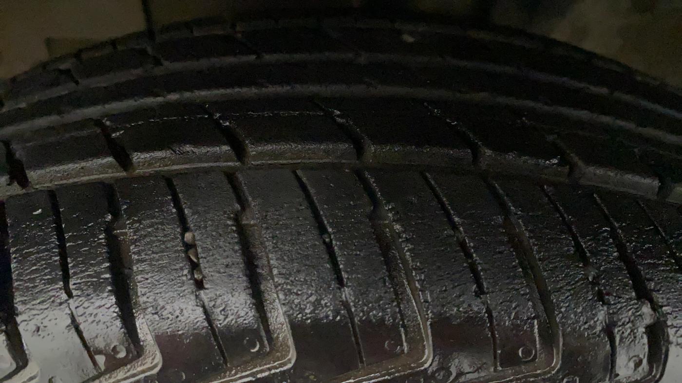 2016 Renault Kwid RXT 0.8 (O), Petrol, Manual, 24,400 km, Left Front Tyre Tread