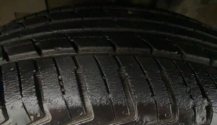 2016 Renault Kwid RXT 0.8 (O), Petrol, Manual, 24,400 km, Left Front Tyre Tread