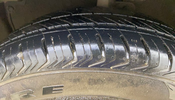 2018 Maruti Celerio VXI (O) CNG, CNG, Manual, 81,930 km, Left Front Tyre Tread