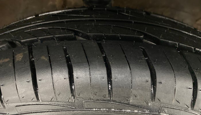 2016 Maruti Alto 800 VXI, Petrol, Manual, 98,839 km, Right Front Tyre Tread