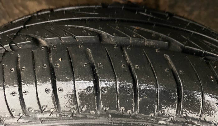2016 Maruti Alto 800 VXI, Petrol, Manual, 98,839 km, Left Front Tyre Tread
