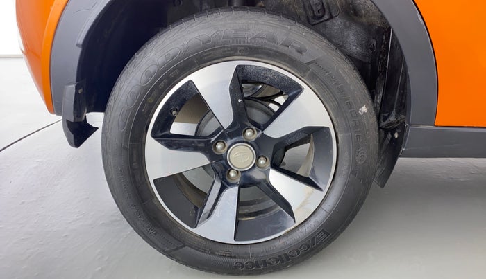 2018 Tata NEXON XZA+ 1.2 Dual Tone, Petrol, Automatic, 75,382 km, Right Rear Wheel