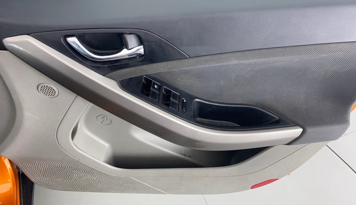 2018 Tata NEXON XZA+ 1.2 Dual Tone, Petrol, Automatic, 75,382 km, Driver Side Door Panels Control