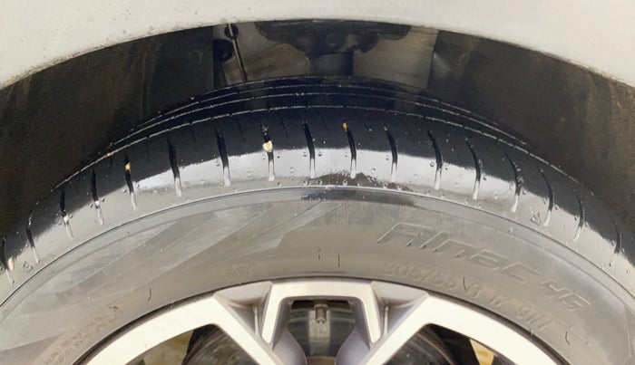 2021 Skoda KUSHAQ STYLE 1.5L TSI DSG, Petrol, Automatic, 25,627 km, Right Front Tyre Tread