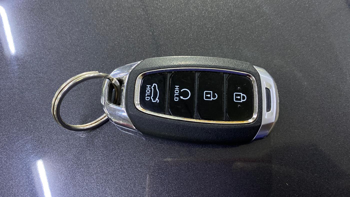 2023 Hyundai Verna SX (O) 1.5 TURBO PETROL MT, Petrol, Manual, 33,313 km, Key Close Up