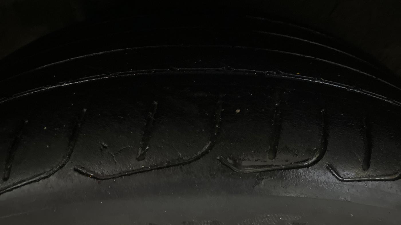 2023 Hyundai Verna SX (O) 1.5 TURBO PETROL MT, Petrol, Manual, 33,313 km, Right Rear Tyre Tread