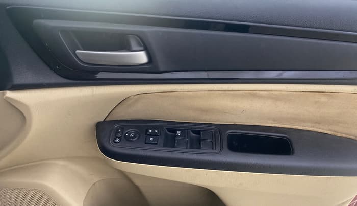 2018 Honda Amaze 1.2L I-VTEC V CVT, Petrol, Automatic, 25,615 km, Driver Side Door Panels Control