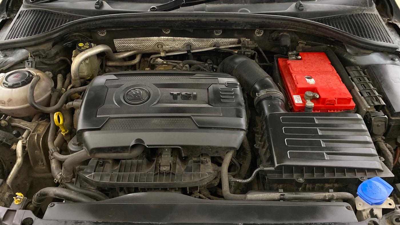 2018 Skoda Octavia STYLE 1.8 TSI AT, Petrol, Automatic, 86,362 km, Engine View