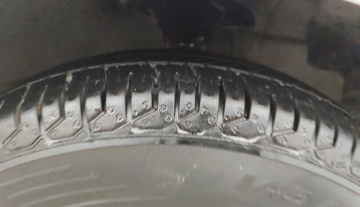 2015 Hyundai Eon ERA +, Petrol, Manual, 70,797 km, Right Front Tyre Tread