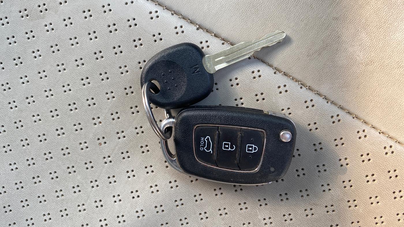 2023 Hyundai VENUE S(O) 1.2, Petrol, Manual, 33,271 km, Key Close Up