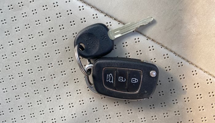 2023 Hyundai VENUE S(O) 1.2, Petrol, Manual, 33,271 km, Key Close Up