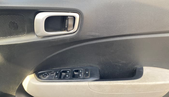 2023 Hyundai VENUE S(O) 1.2, Petrol, Manual, 33,271 km, Driver Side Door Panels Control