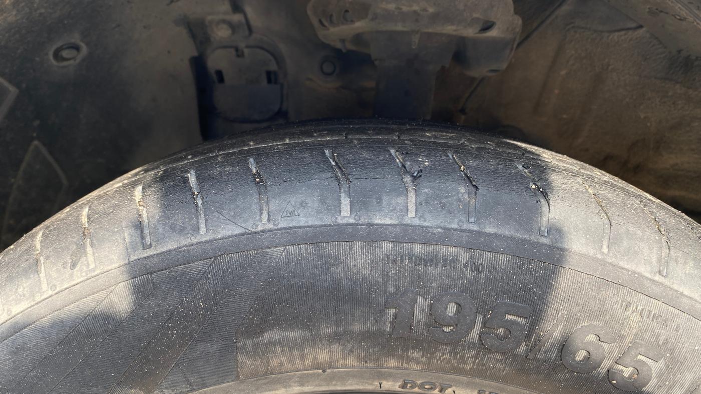 2023 Hyundai VENUE S(O) 1.2, Petrol, Manual, 33,271 km, Left Front Tyre Tread