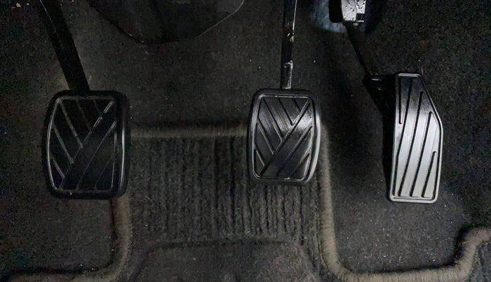 2019 Maruti XL6 ALPHA SHVS  MT, Petrol, Manual, 23,118 km, Pedals
