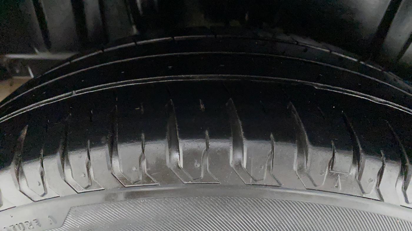 2019 Maruti XL6 ALPHA SHVS  MT, Petrol, Manual, 23,118 km, Right Rear Tyre Tread